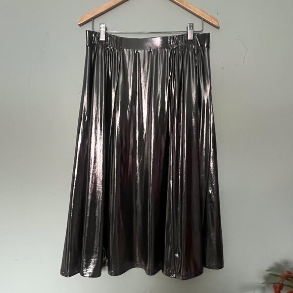 (B39) TORRID Plus Size (00 M | 10) Metal Grey Liquid Shine Midi Skirt W/ Pockets - Picture 2 of 7